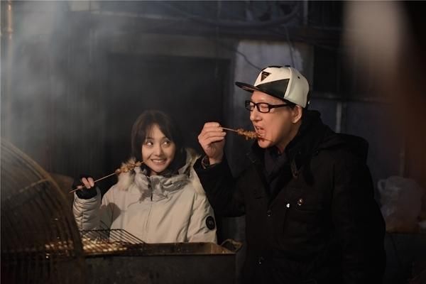 郑爽的爸爸,多年经营着一个为北方供暖的公司 ,曾在电视剧《煮妇神探
