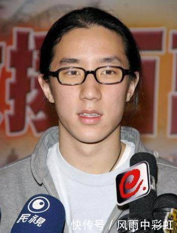 回到吴卓林的话题,希望这个年轻的女孩能够回头是岸