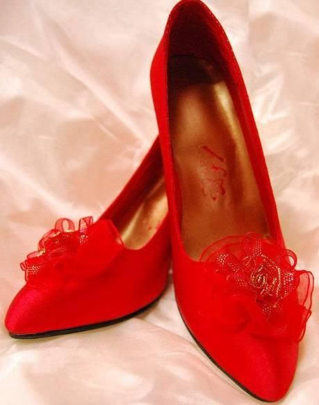 心理测试:假如你结婚,最想穿哪双鞋?测你能吸