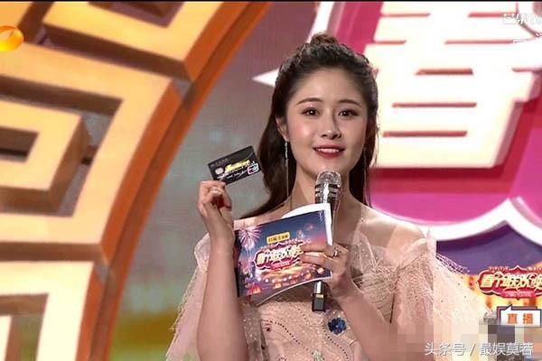 女弟子谢娜马丽没来,何炅主持2018春晚状态不