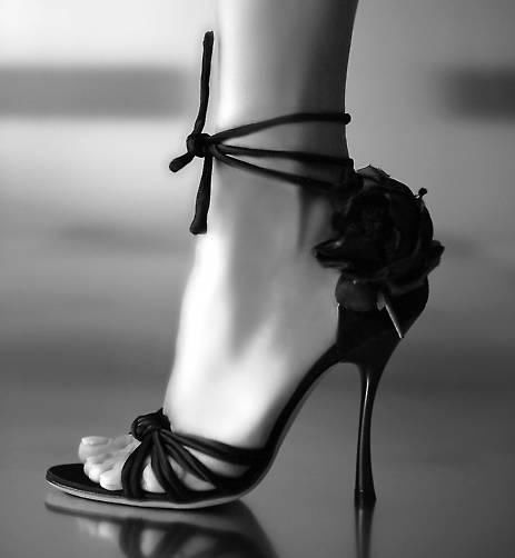 高跟鞋怎么穿脚不疼 十招让你轻松驾驭高跟鞋