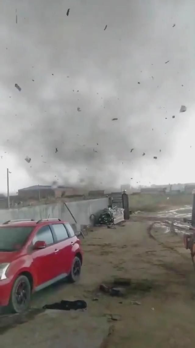 吉林松原长岭县太平川镇突遭龙卷风袭击 目前