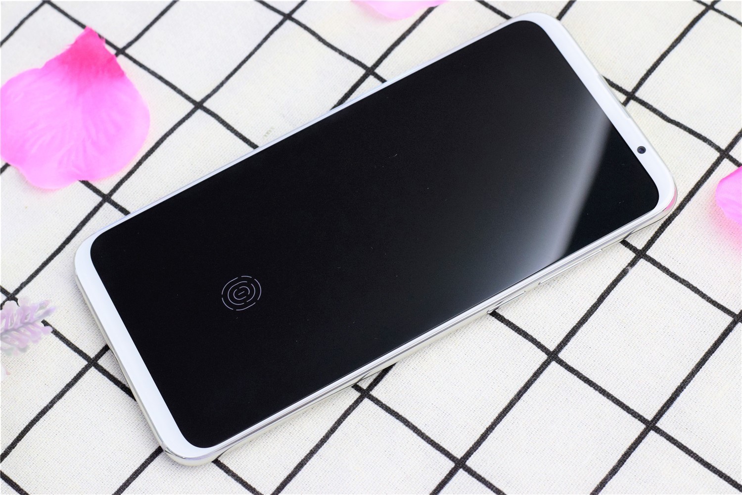 贴了钢化膜之后,魅族16th Plus的屏下指纹这样