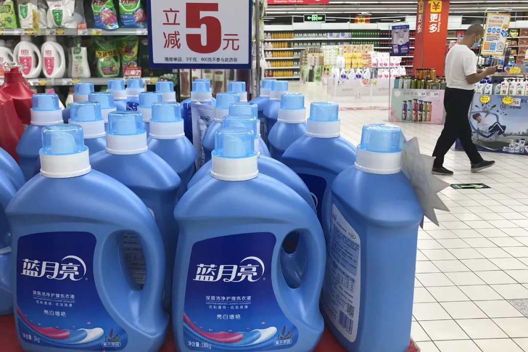 “洗衣液大王”蓝月亮今日上市，市值逾800亿港元