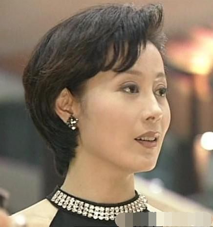 比林青霞还优雅,因老公再婚80后,如今62岁的她