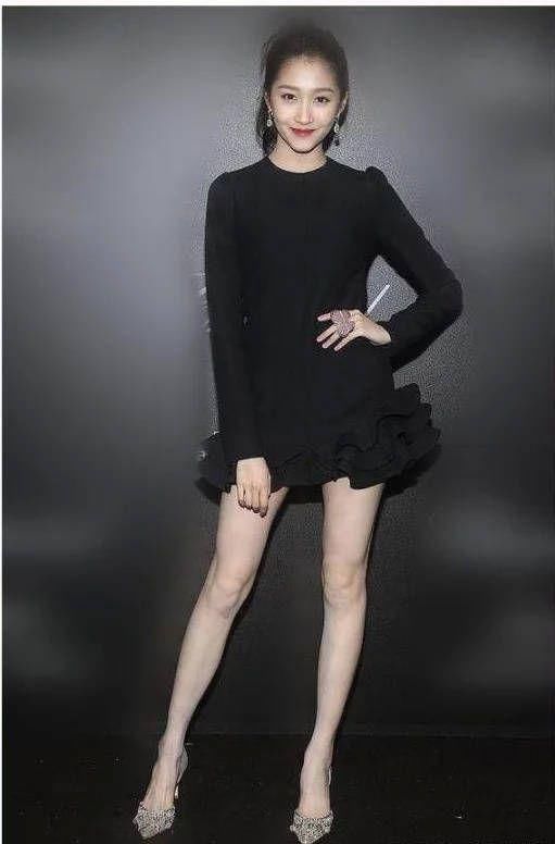 173的关晓彤,腿长不过172的唐嫣,到底是谁身高