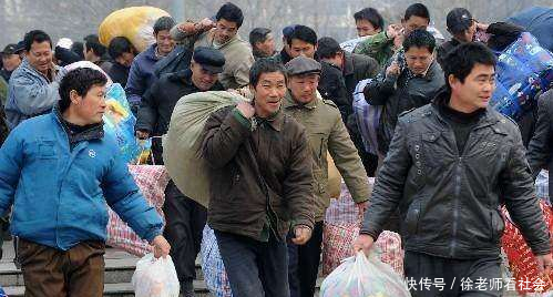 工地400元一天, 却依然招工难, 专家不解, 老农