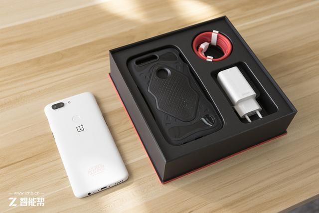 一加 5T 星战版开箱图赏:一起来寻找最后的绝地