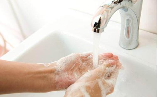 女人换卫生巾时,2个坏习惯尽量改掉,许多人