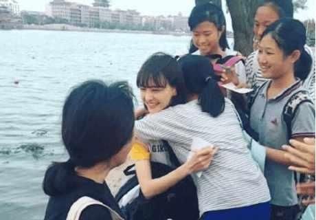 郑爽爸妈高调做慈善, 网友却问张翰怎么办, 他说