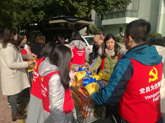 华润万家携手湖东社工委走进社区送温暖