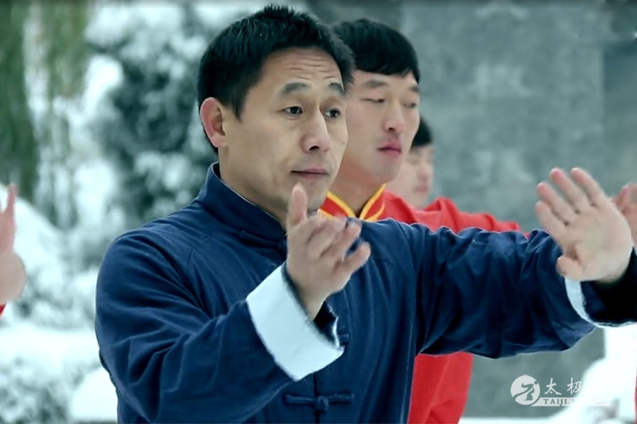 陈家沟太极拳学校总教练陈自强雪中太极