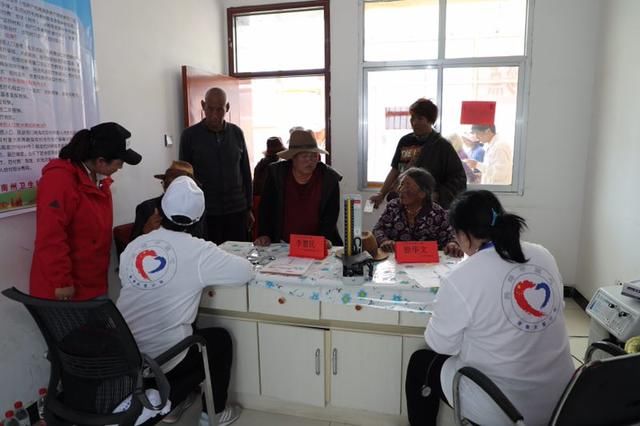 同心共铸中国心专家团队到玛曲县欧拉秀玛乡