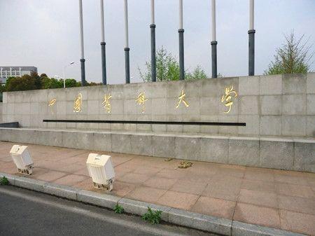 女生游泳课溺亡没人救?校方:抢救24小时花了10几万