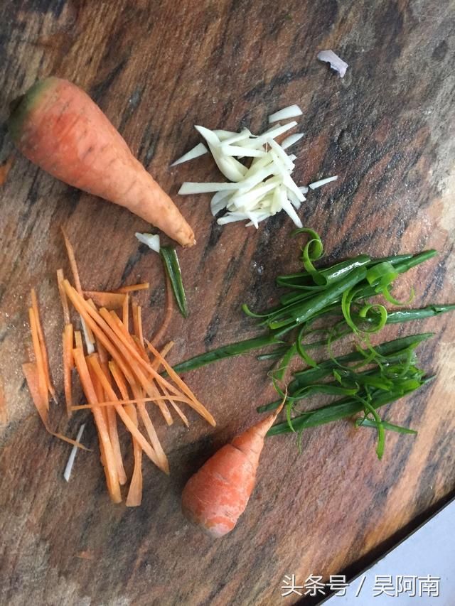 宝宝吃鱼好处多多,清蒸鲈鱼做法简单易学,快做