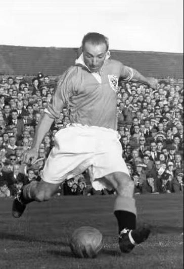 足球十大过人大师:齐达内仅第4!马拉多纳第2!