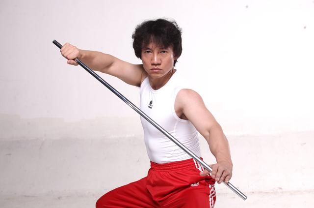 不是成龙,神似成龙,专用替身演员,工资只是成龙