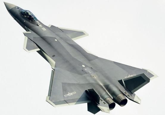 歼20亮相,飞行员高度评价其超音速性能!这怎么