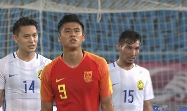 究竟谁才是弱队?国足被马来西亚世界波踢懵,靠