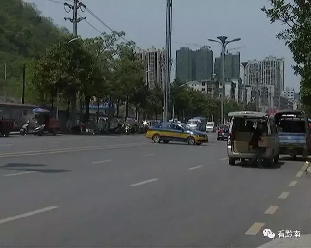 【违规掉头、横穿马路】都匀有条尴尬的双黄线
