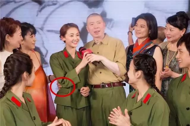 扒扒冯小刚和《芳华》女主演的那些事儿,娱乐圈不只是水深!