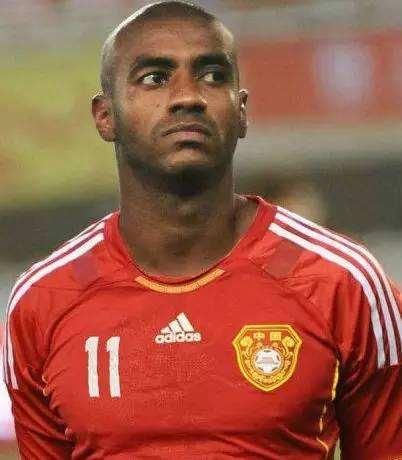 里皮都救了不了的国足,只剩下归化一条路