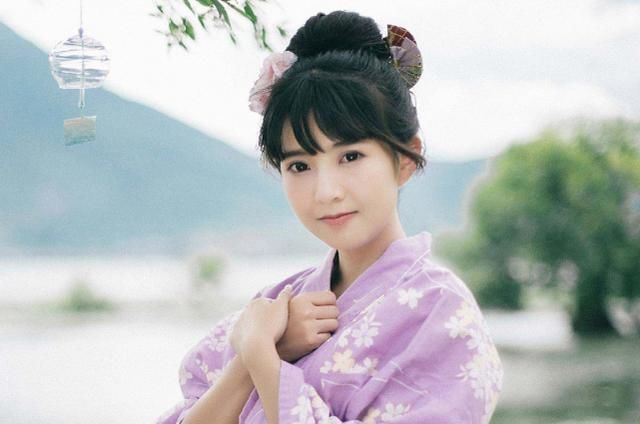 男面试官;日本女人靠什么赚钱?男子羞涩回答,