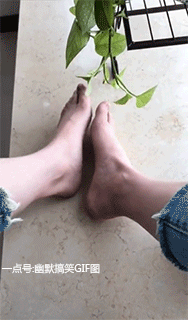 搞笑gif 都说左脚踩右脚能上天,是这样的吗?