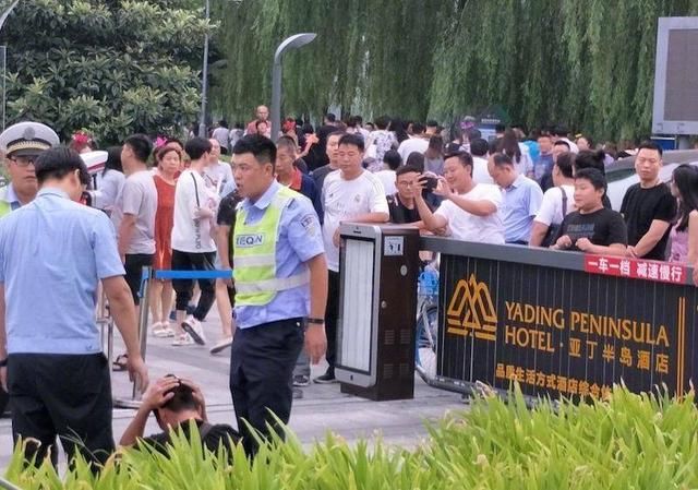 张学友演唱会再抓罪犯!网友喊话:学友哥,又唱歌