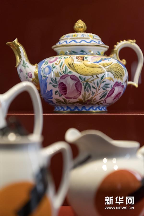 瑞士举行俄罗斯瓷器展