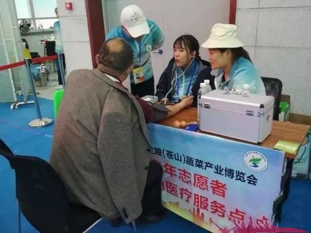 菜博会喜迎八方客 志愿者乐助四海人