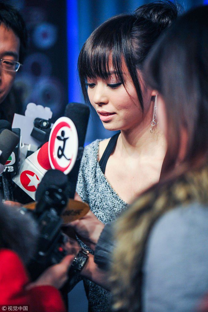 小陶虹7年前旧照曝光吃个东西都媚态百生 张靓