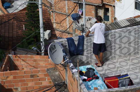 北京时间记者带您实地探访最真实的里约贫民窟