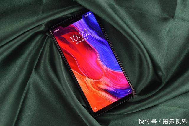 小米8 SE上手测评,性能续航都不错,手感比肩华