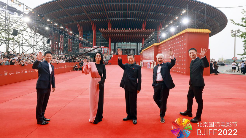 第十二届北京国际电影节红毯闪耀举办,彰显电影人风采! 第十二届北京国际电影节红毯闪耀举办,彰显电影人风采!