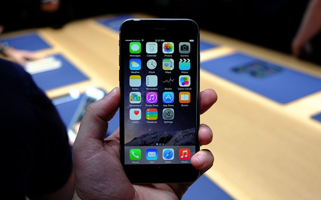 给你1800元, 买小米8SE还是iPhone6?