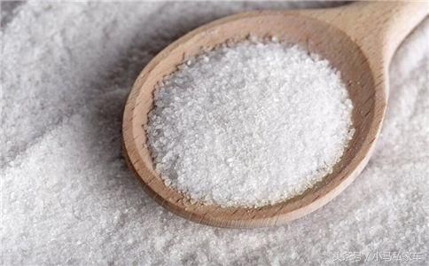 油箱里加勺盐,就能提升动力?别逗了!