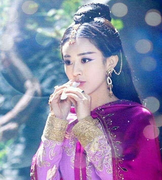 金星问赵丽颖你一年的化妆费大概多少钱?她