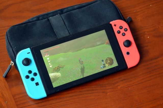 自带双手柄,支持体感,任天堂Switch也玩饥饿营