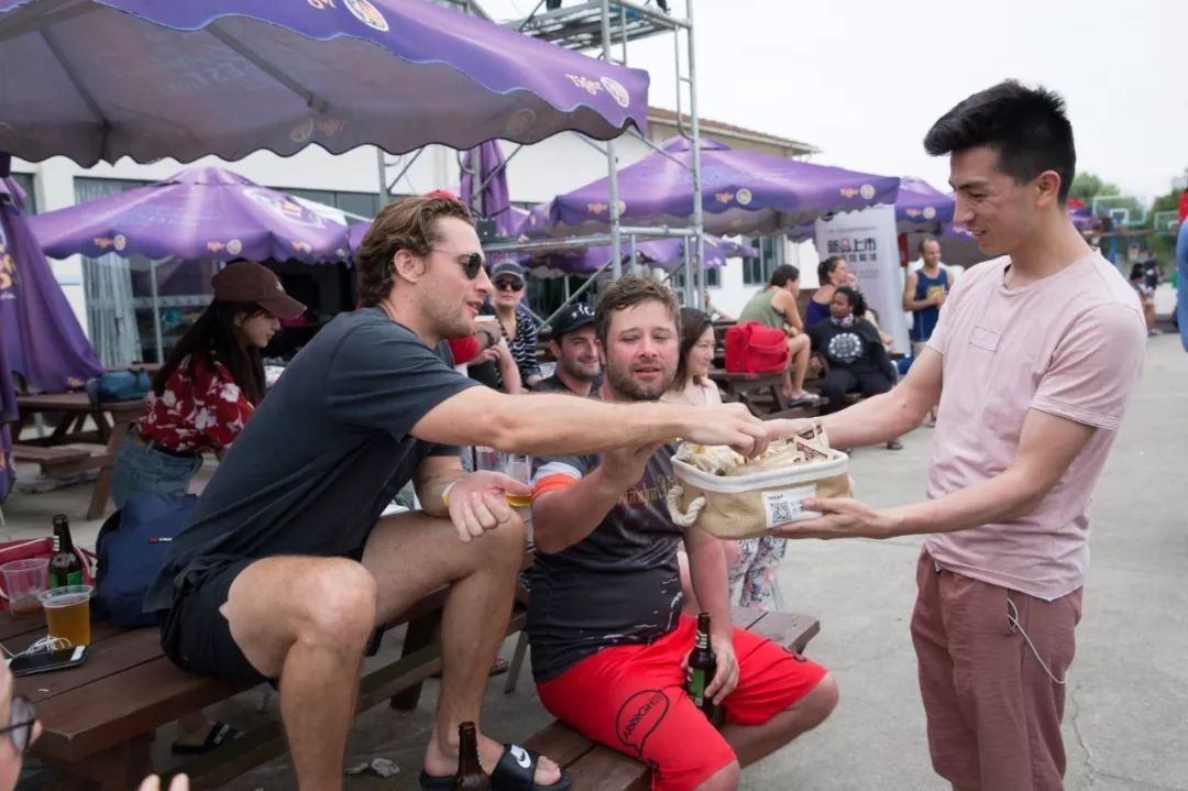 河南人、东北人惹了谁?这个感动中国的新疆小