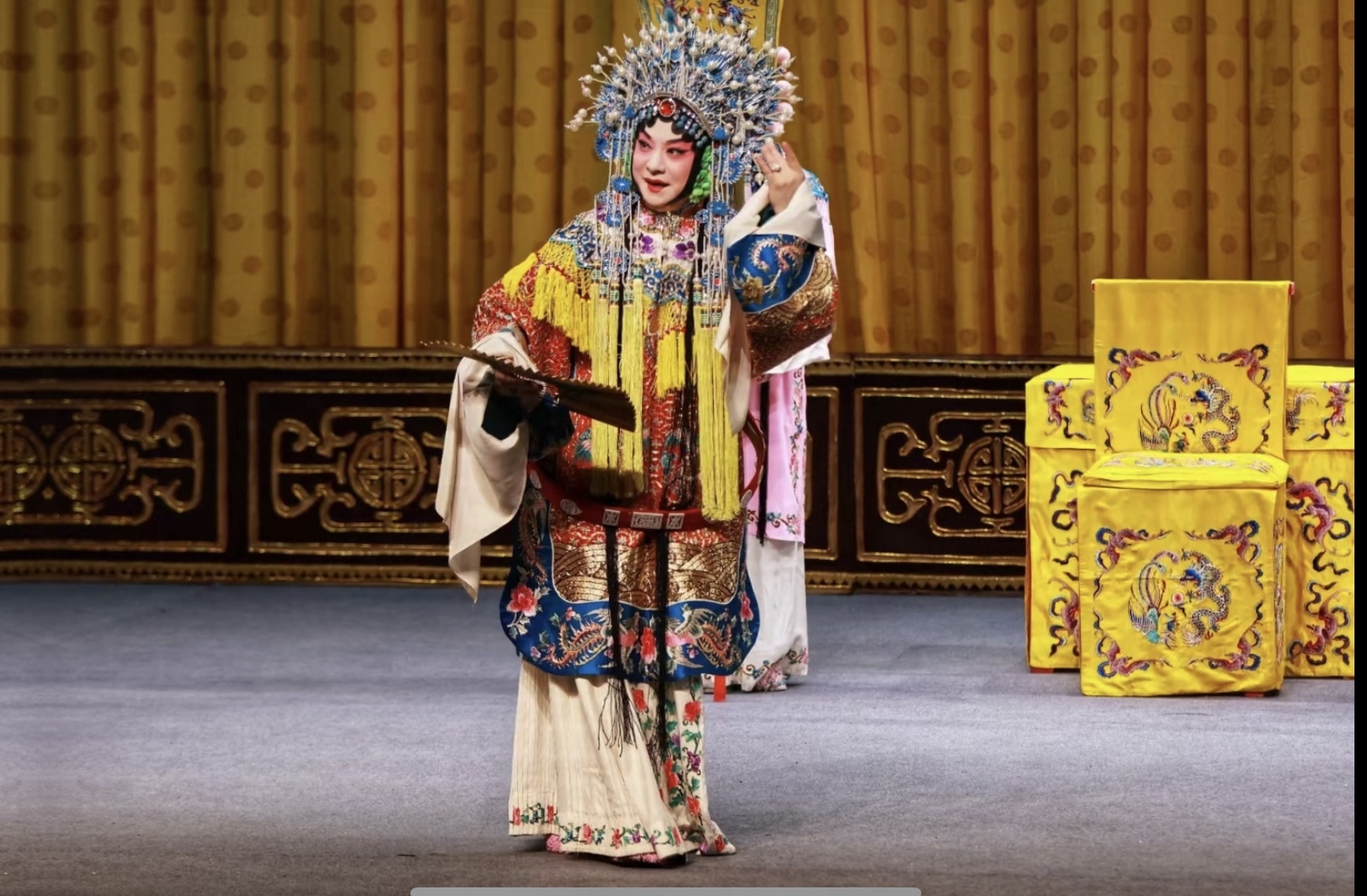 梅派传人胡文阁演出《贵妃醉酒》