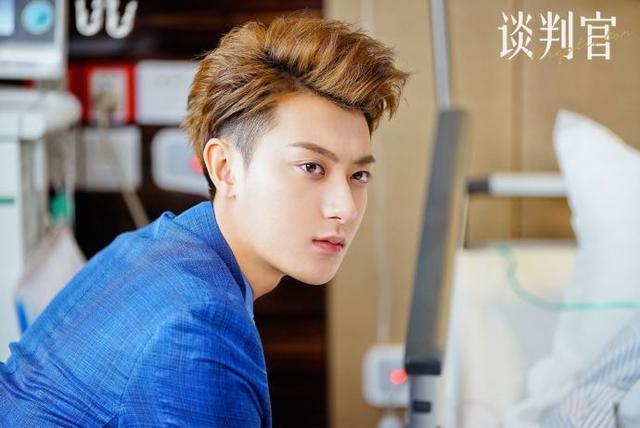 旺男主的杨幂又带火了黄子韬!《谈判官》表情包笑到停不下来…… 旺男主的杨幂又带火了黄子韬!《谈判官》表情包笑到停不下来……