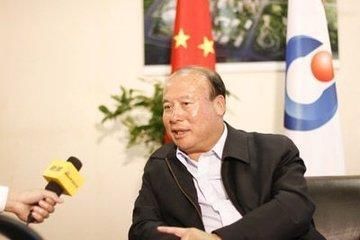 他是真正的隐藏富豪,控股的上市公司比李嘉诚