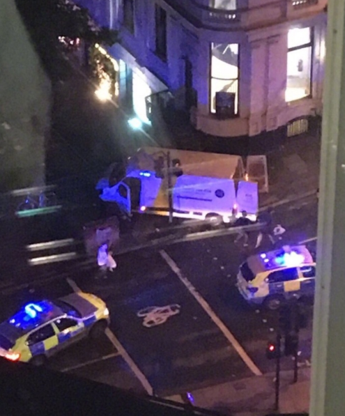 英国警方:恐袭事件已致6人死亡 击毙3名袭击者