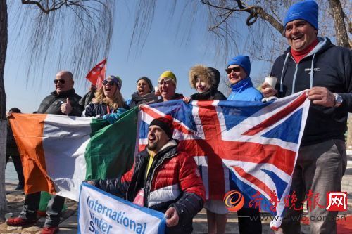 济南大明湖国际冬泳赛 大批外国美女参赛颜值惊艳