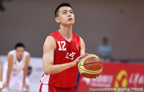 辽宁夺冠3瞬间值得回忆 周琦受伤杨鸣登场圆梦