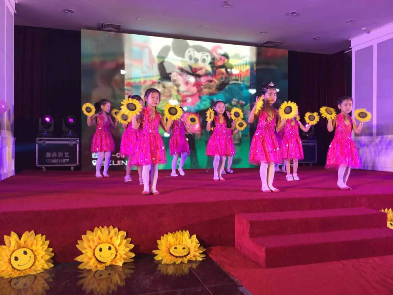 北京通州区宋庄镇芙蓉幼儿园举行大班毕业典礼