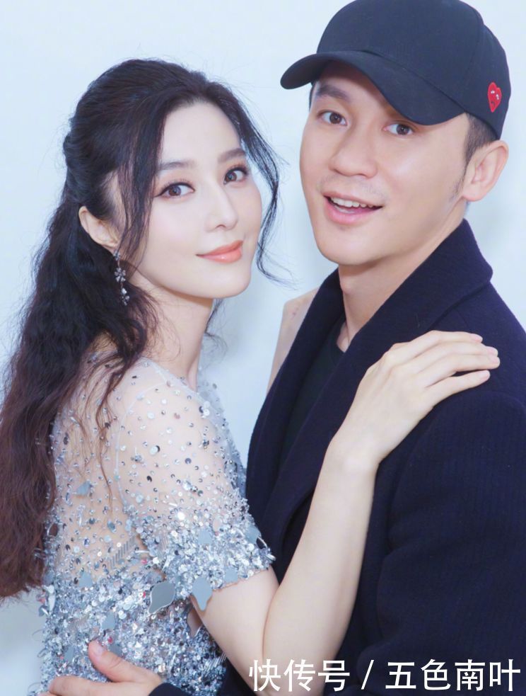 范冰冰和男友李晨牵手甜蜜现身机场,网友:怎么