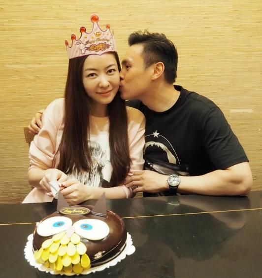 熊黛林曝孕肚照晒幸福,他老公郭可颂和郭富城