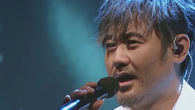 回忆杀！吴秀波含泪献唱《儿时》暖哭众人